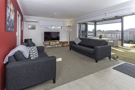 Photo of property in 32 Tairua Palms Place, Tairua, 3508