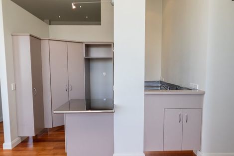 Photo of property in Stadium Garden Flats, 210/107 Thorndon Quay, Pipitea, Wellington, 6011