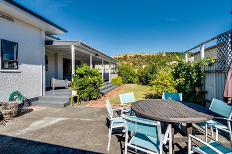 Photo of property in 5 Golding Road, Taradale, Napier, 4112