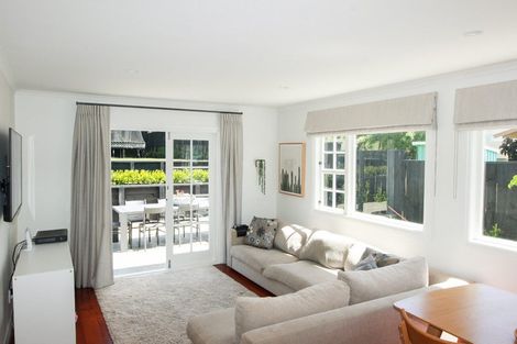 Photo of property in 12 Richmond Avenue, Northcote Point, Auckland, 0627