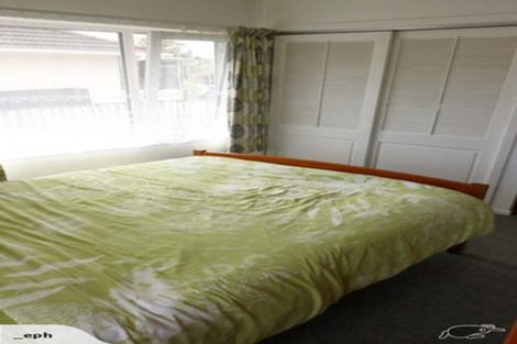 Photo of property in 8 Durham Street, Te Atatu Peninsula, Auckland, 0610