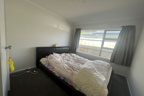 Photo of property in 17 Barry Groucott Grove, Wainuiomata, Lower Hutt, 5014