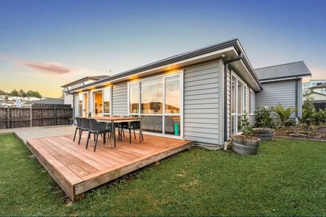 Photo of property in 8 Vue Terrace, Silverdale, 0932