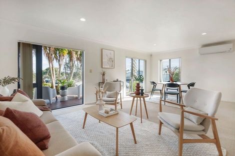 Photo of property in 1/14 Ponderosa Drive, Oteha, Auckland, 0632