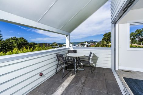 Photo of property in 17 Ocean View Road, Milford, Auckland, 0620