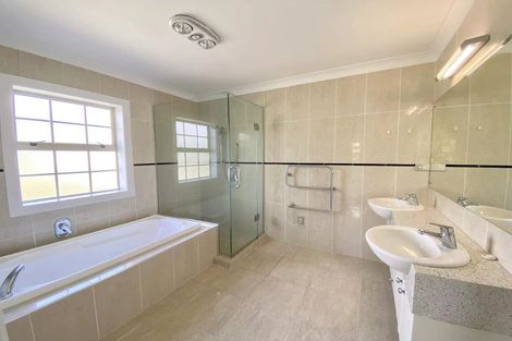 Photo of property in 2/36 Greenvalley Rise, Glenfield, Auckland, 0629