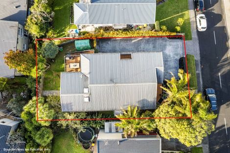 Photo of property in 32 Mcdowell Crescent, Hillcrest, Auckland, 0627