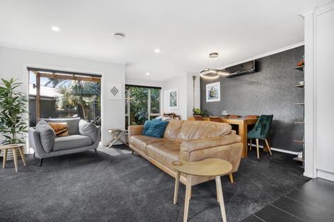 Photo of property in 14 Pinehurst Place, Wattle Downs, Auckland, 2103