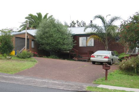 Photo of property in 20 Marina View Drive, West Harbour, Auckland, 0618