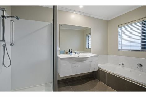 Photo of property in 8 Puketi Lane, Waiuku, 2123