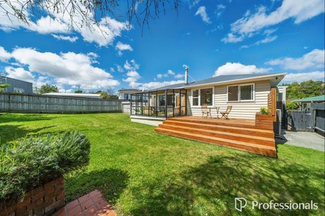 Photo of property in 18 Barberry Grove, Maungaraki, Lower Hutt, 5010