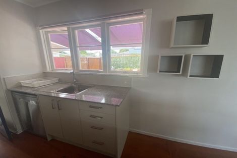 Photo of property in 5 Hallberry Road, Mangere East, Auckland, 2024