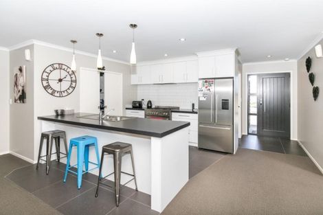 Photo of property in 115 Saint James Drive, Huntington, Hamilton, 3210