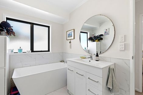 Photo of property in 6 Karlos Lane, Levin, 5510