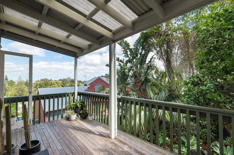 Photo of property in 17 Rangatira Road, Birkdale, Auckland, 0626
