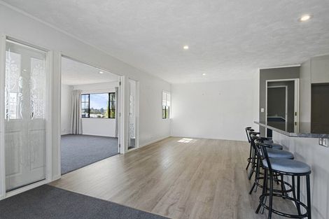 Photo of property in 17 Tokay Place, Huapai, Kumeu, 0810