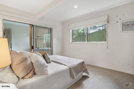 Photo of property in 27a Clairville Crescent, Wai O Taiki Bay, Auckland, 1072