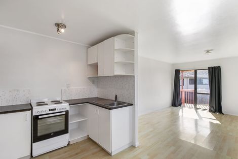 Photo of property in 2/35 Secretariat Place, Randwick Park, Auckland, 2105