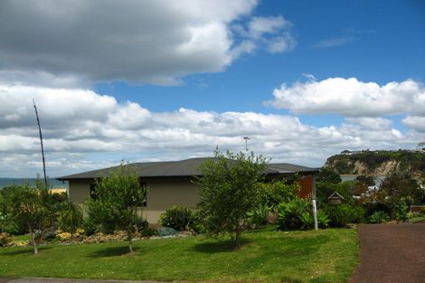 Photo of property in 23 Zita Avenue, Matakatia, Whangaparaoa, 0930