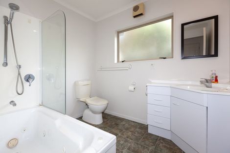 Photo of property in 118a Seaview Road, Paraparaumu Beach, Paraparaumu, 5032