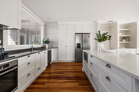 Photo of property in 8 Emerald Hill, Havelock North, 4130