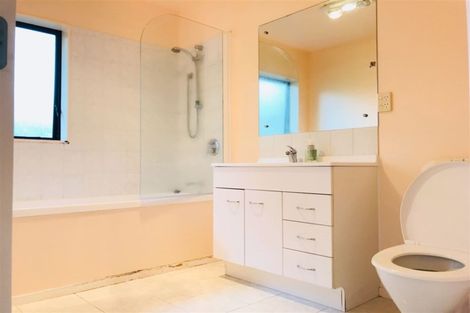 Photo of property in 11 Claywest Place, Glen Eden, Auckland, 0602