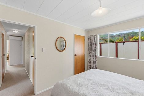 Photo of property in 48a Rewarewa Crescent, Waikanae, 5036