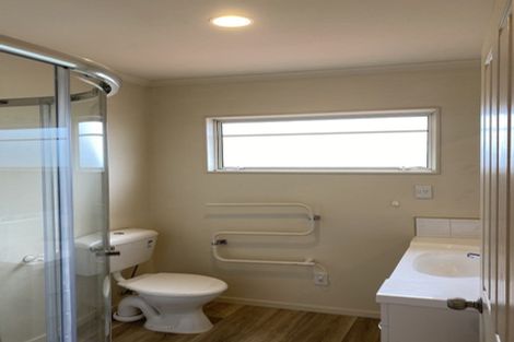 Photo of property in Chantelle Close, 44e Lavery Place, Sunnynook, Auckland, 0632