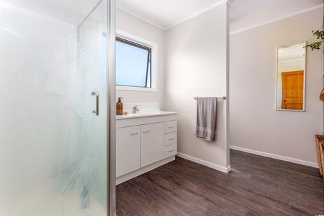 Photo of property in 11 Howden Street, Waiuku, 2123