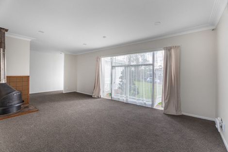 Photo of property in 9 Kuaka Place, New Lynn, Auckland, 0600