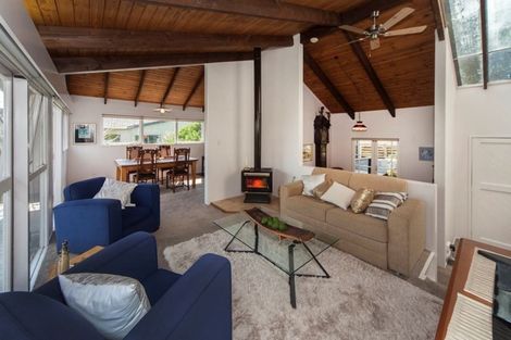 Photo of property in 132 Carlisle Road, Northcross, Auckland, 0632