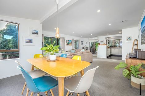 Photo of property in 2/33-35 Teal Crescent, Beach Haven, Auckland, 0626