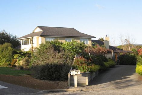 Photo of property in 8 Westpeak Way, Otaki, 5512