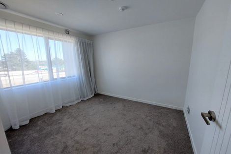 Photo of property in 7 Lilac Lane, Oteha, Auckland, 0632
