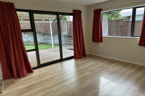 Photo of property in 3b Crystal Avenue, Glendene, Auckland, 0602