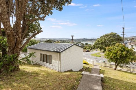 Photo of property in 2 Hiwi Crescent, Titahi Bay, Porirua, 5022