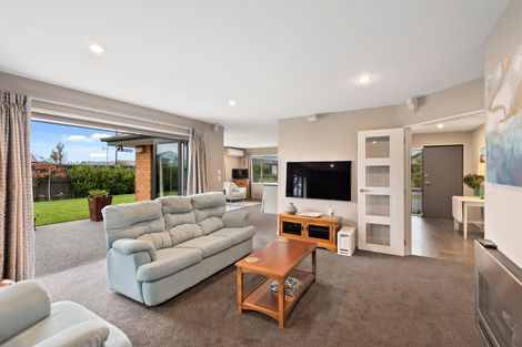 Photo of property in 17 Gosling Crescent, Halswell, Christchurch, 8025