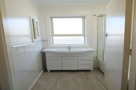 Photo of property in 12 Geelong Place, Burnside, Christchurch, 8053