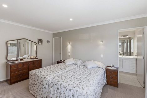 Photo of property in 2 Pearson Place, Paraparaumu, 5032