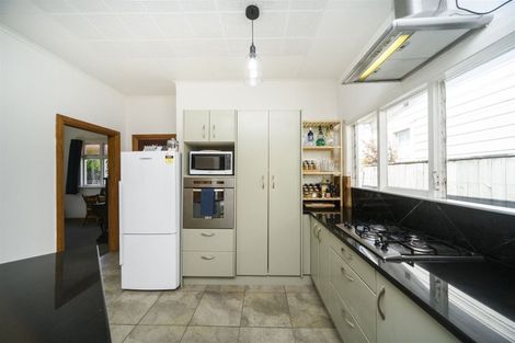 Photo of property in 15 Waldegrave Street, Palmerston North, 4410