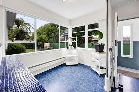 Photo of property in 14 Dives Avenue, Hawera, 4610