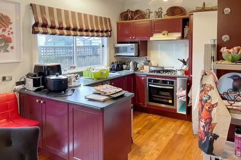 Photo of property in 18 Cruickshank Street, Kilbirnie, Wellington, 6022