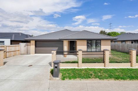 Photo of property in 13 Dumas Place, Rosehill, Papakura, 2113