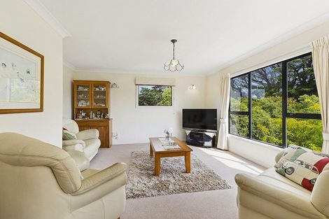 Photo of property in 10 Joseph Banks Drive, Whitby, Porirua, 5024