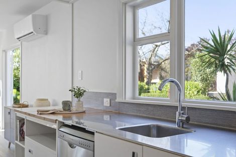 Photo of property in 87 Saint Andrews Hill Road, Mount Pleasant, Christchurch, 8081