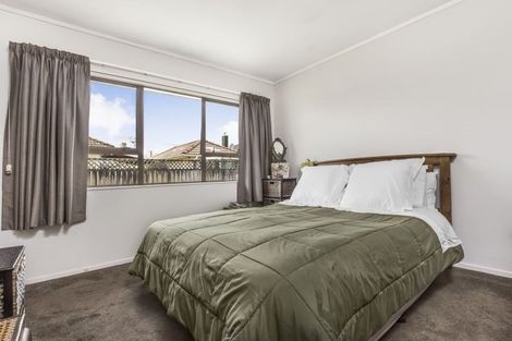 Photo of property in 2/24 Grove Road, Papakura, 2110