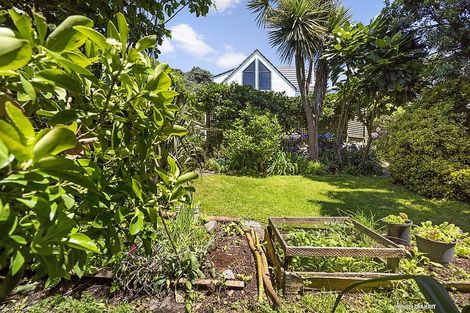 Photo of property in 23 Pinnacle Street, Seatoun, Wellington, 6022