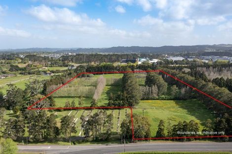 Photo of property in 870 Waitakere Road, Kumeu, 0891