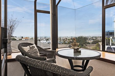 Photo of property in 30a Enfield Road, Hospital Hill, Napier, 4110