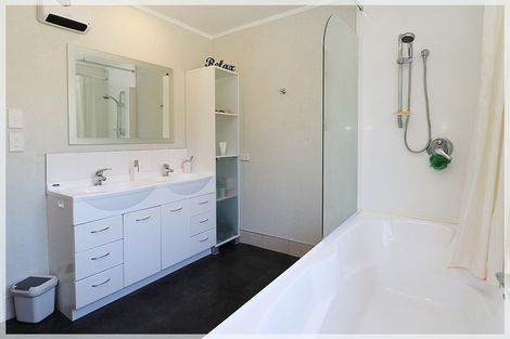 Photo of property in 286 Wall Road, Foxton, 4891